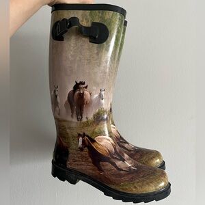 Rare Horse Print Rain Boots size 6 women branded Itasca
